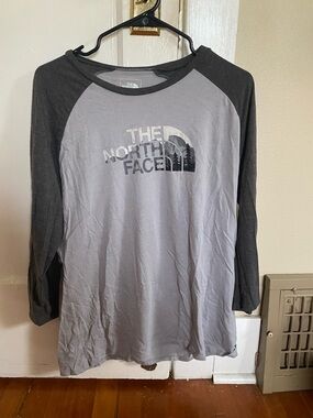 The North Face Women's Raglan Tee - Light Gray Body with Charcoal Trim